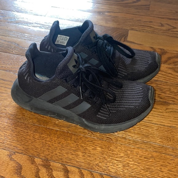 adidas Shoes - Adidas swift run